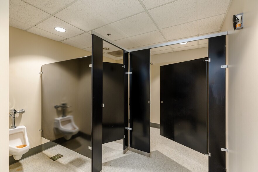 More Photos Of 514-518 SW Sixth Ave, Portland Office For Lease