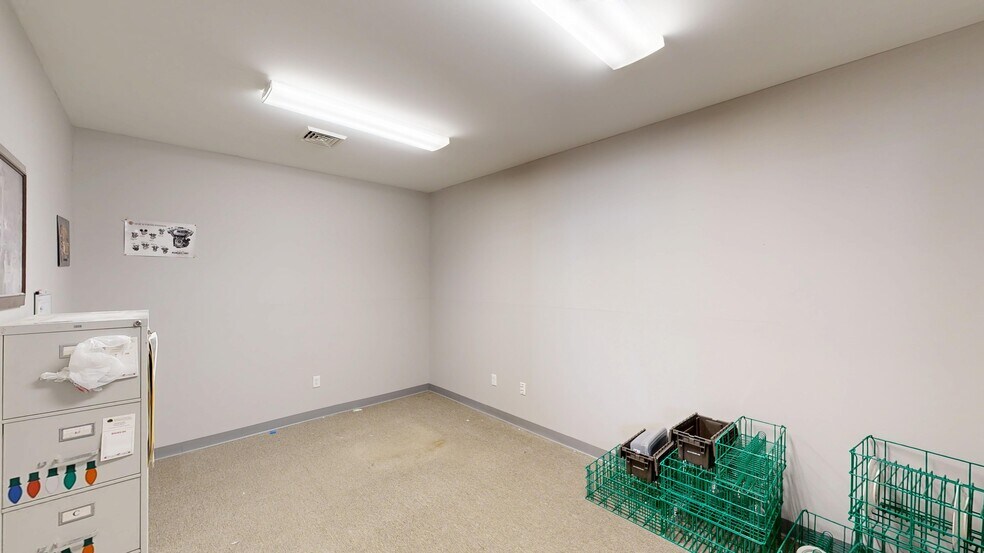 More Photos Of 730 Main St, Oxford Industrial For Lease