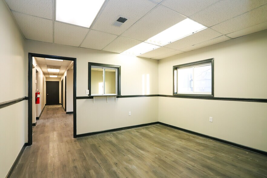 More Photos Of 1301 Fabricon Blvd, Jeffersonville Light Manufacturing For Lease