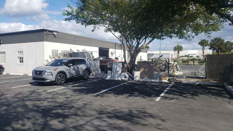 More Photos Of 1815 10th Ave N, Lake Worth Beach Warehouse For Lease