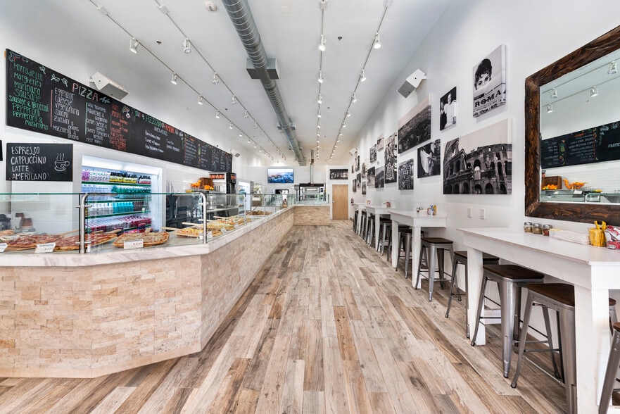 More Photos Of 525-533 Lincoln Rd, Miami Beach, Miami Beach Storefront For Lease