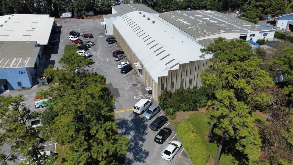 More Photos Of 475 Long Point Rd, Mount Pleasant Warehouse For Lease