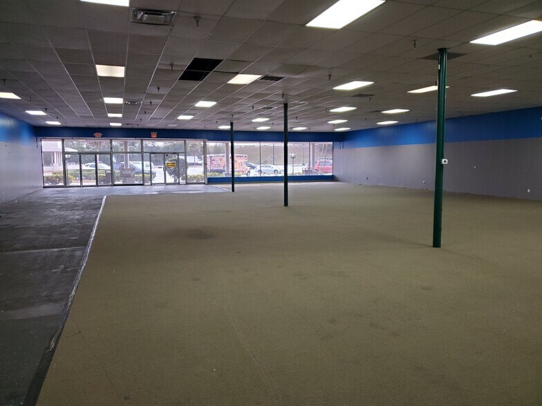 More Photos Of 2921 S Orlando Dr, Sanford General Retail For Lease