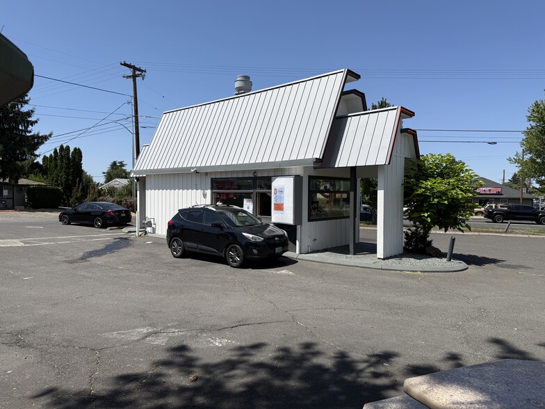 More Photos Of 1605 W Main St, Medford Fast Food For Sale