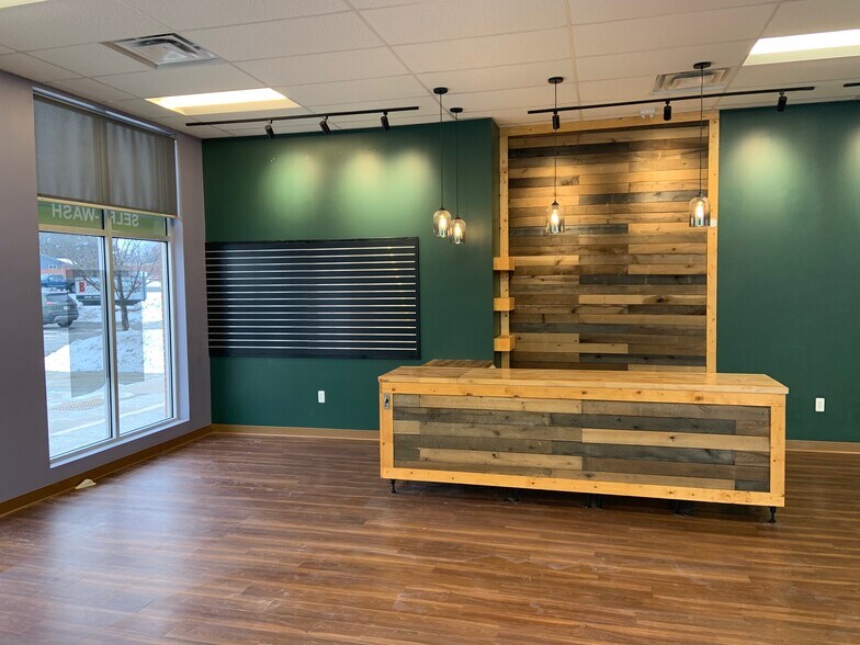 More Photos Of 9228 Highland Rd, White Lake Restaurant For Lease