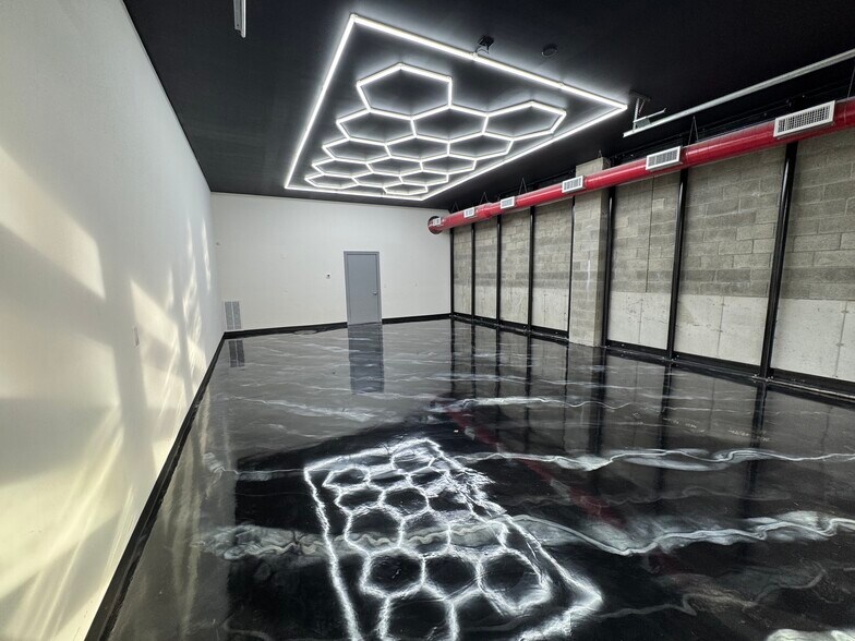 More Photos Of 15 Commerce St, Hawthorne Parking Garage For Lease