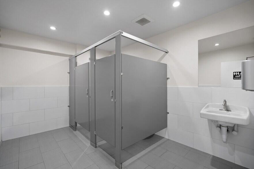 More Photos Of 1802-1808 El Camino Real, Redwood City General Retail For Lease