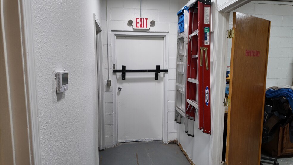 More Photos Of 5467 N Main St, Joplin Freestanding For Sale