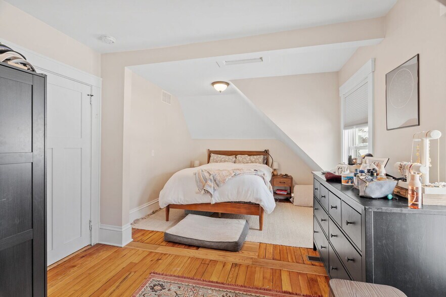 More Photos Of 1704 Jefferson St NE, Minneapolis Apartments For Sale