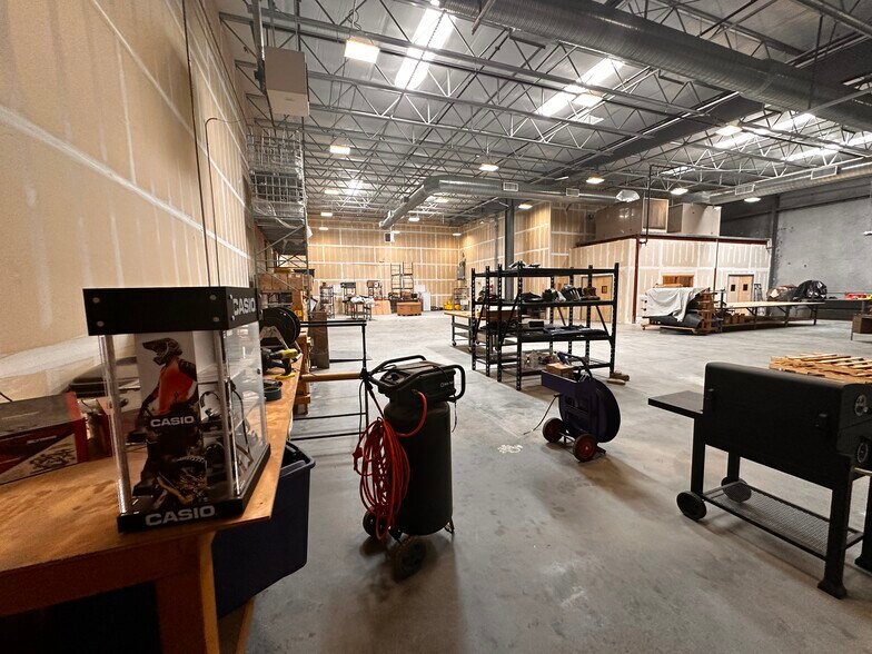 More Photos Of 8736 Gateway Blvd E, El Paso General Retail For Lease