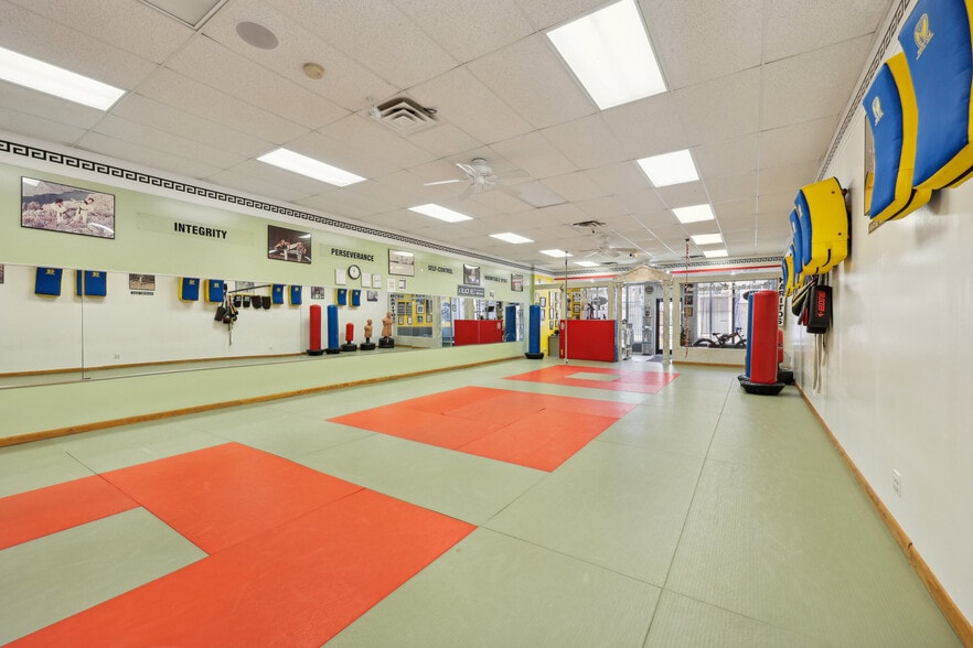 More Photos Of 266 Palisade Ave, Cliffside Park General Retail For Sale