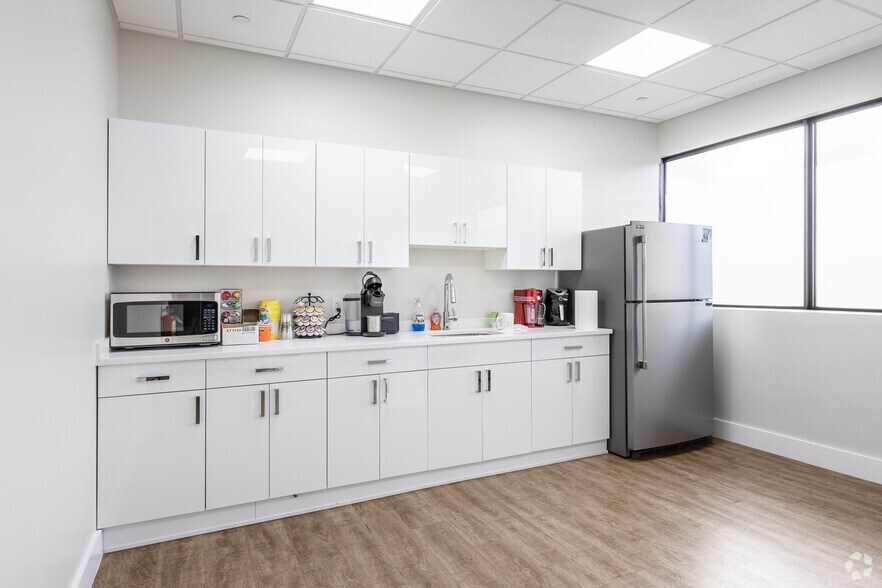 More Photos Of 855 Valley Rd, Clifton Medical For Lease