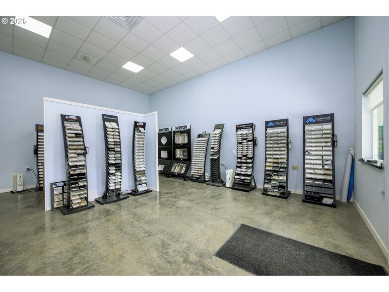 More Photos Of 161 Heritage Way, Roseburg Light Manufacturing For Sale