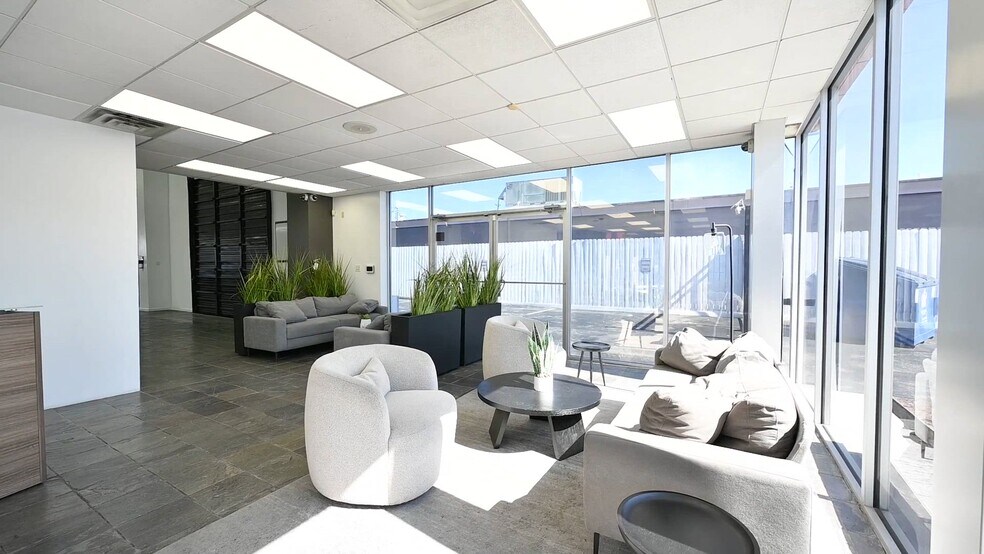 Primary Photo Of 5712 Southwest Fwy, Houston Auto Dealership For Lease