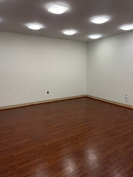 More Photos Of 1449 Old Waterbury Rd, Southbury Office For Sale