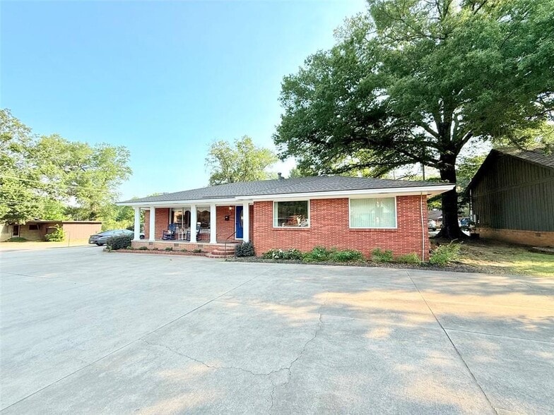 More Photos Of 2802 W Main St, Russellville Office For Sale