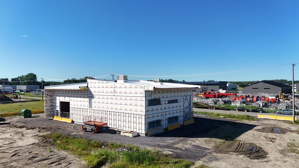 More Photos Of 40 Rue Des Artisans, Lavaltrie Industrial For Lease
