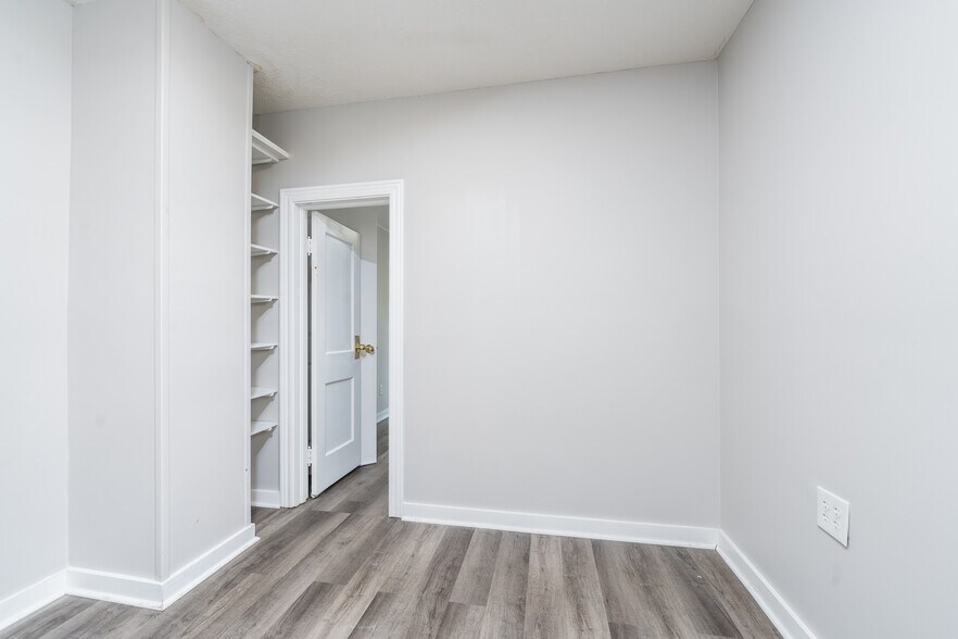 More Photos Of 1607 Chester Blvd, Richmond Office For Sale