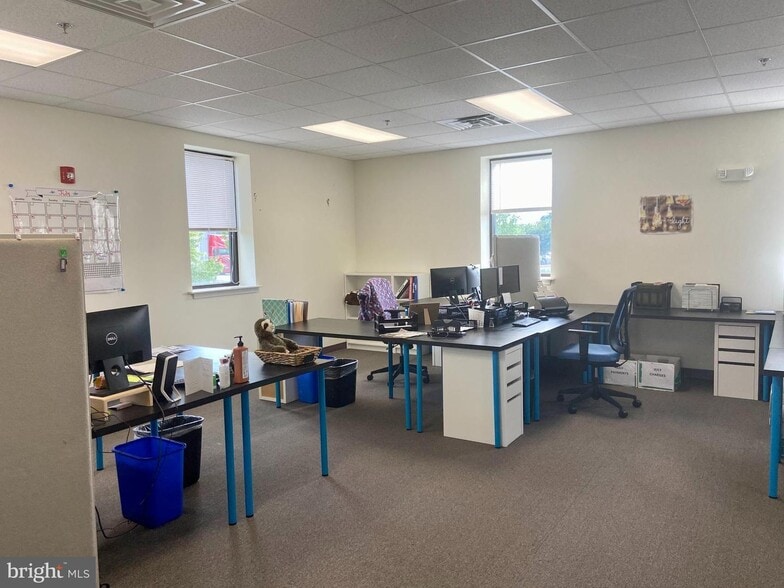 More Photos Of 240-254 Airport Rd, Winchester Light Distribution For Sale