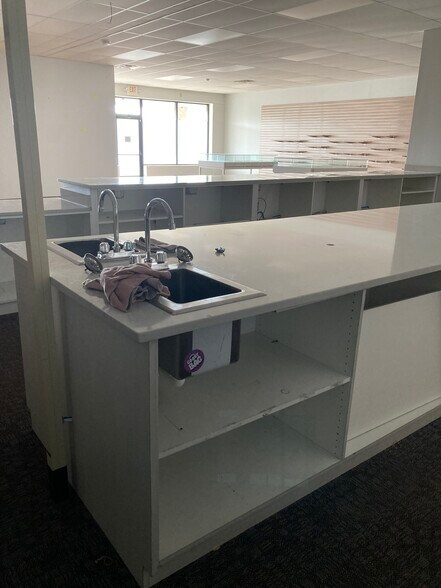 More Photos Of 2245 W Columbia Ave, Battle Creek Unknown For Lease