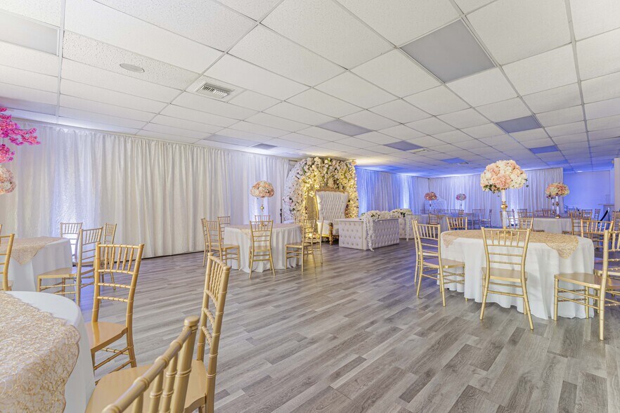 More Photos Of 6265 Van Nuys Blvd, Van Nuys Storefront For Sale