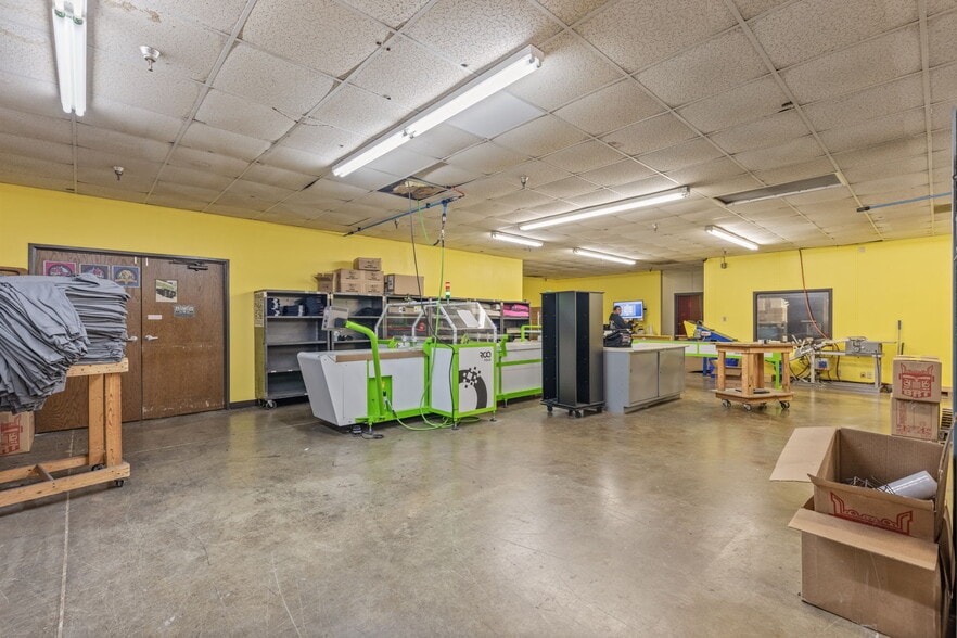 More Photos Of 6580 E Skelly Dr, Tulsa Manufacturing For Sale
