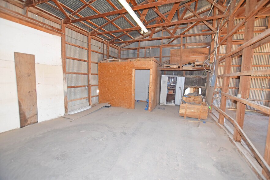 More Photos Of 302 Industrial Ave, Odessa Warehouse For Sale