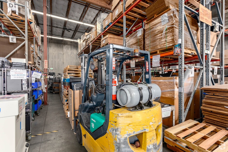 More Photos Of 3415 Stone Way N, Seattle Warehouse For Lease