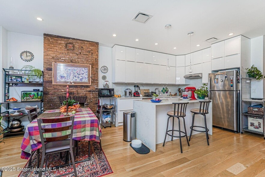 More Photos Of 664 Bay St, Staten Island Office For Sale