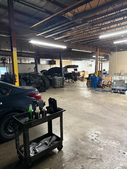 More Photos Of 7415 Grove Rd, Frederick Auto Repair For Lease