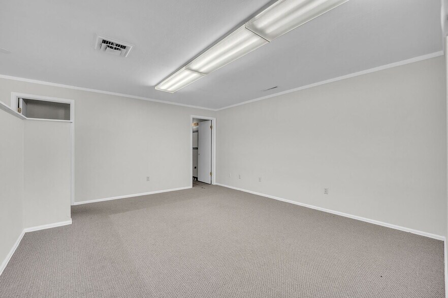 More Photos Of 2924 Beacon St, Colorado Springs Medical For Sale