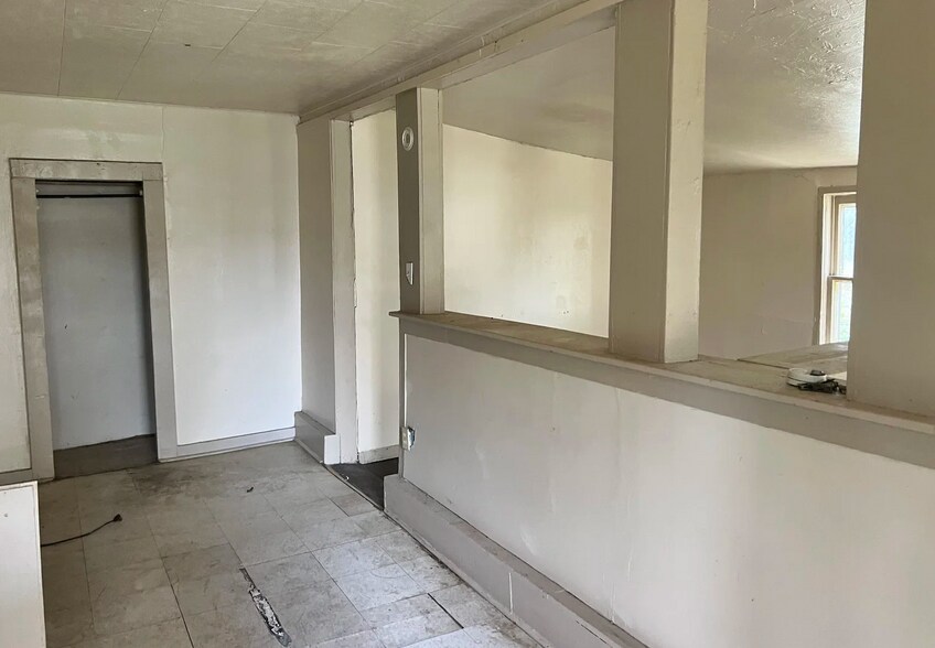 More Photos Of 209 Aid Ave, West Plains Apartments For Sale