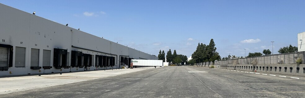More Photos Of 1291 S Vintage Ave, Ontario Distribution For Lease