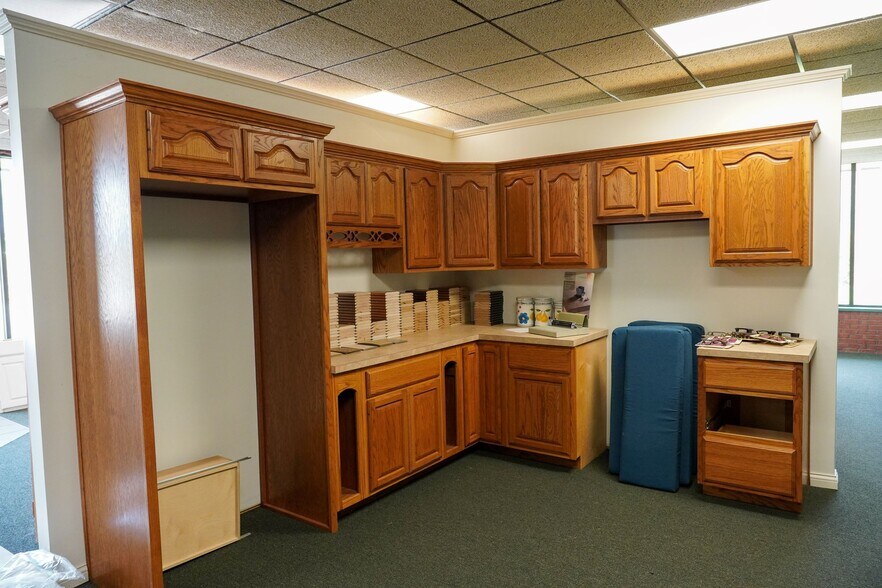 More Photos Of 4150 L&N Turnpike rd, Hodgenville Manufacturing For Sale