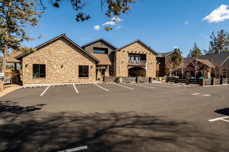 More Photos Of 19885 7th St, Bend Flex For Sale