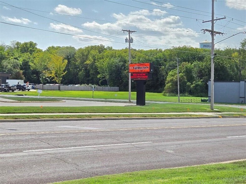 More Photos Of 705 Baptiste Dr, Paola Medical For Lease