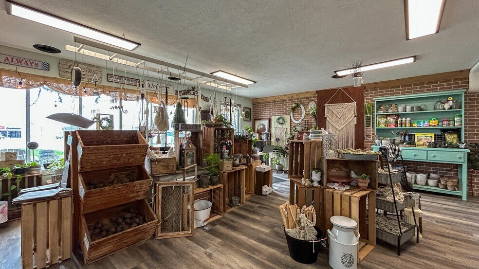 More Photos Of 720 N Broadway St, Spring Valley Garden Center For Sale