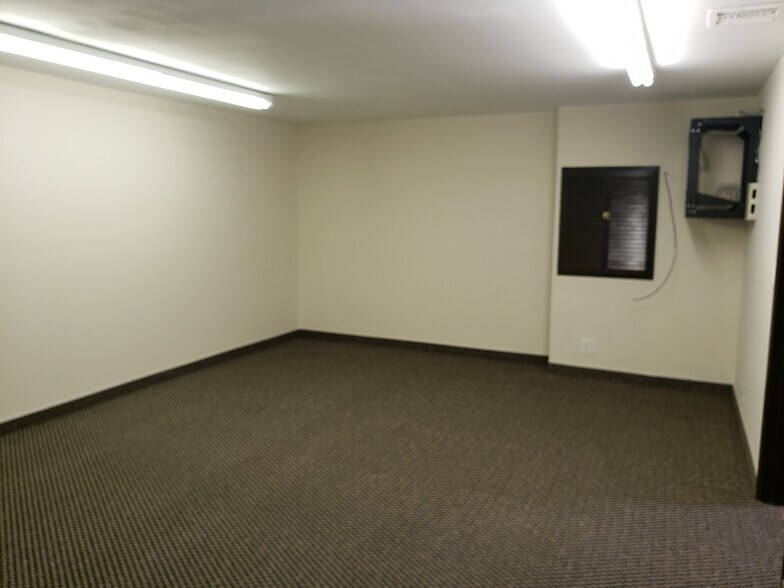 More Photos Of 10115 Canoga Ave, Chatsworth Warehouse For Lease