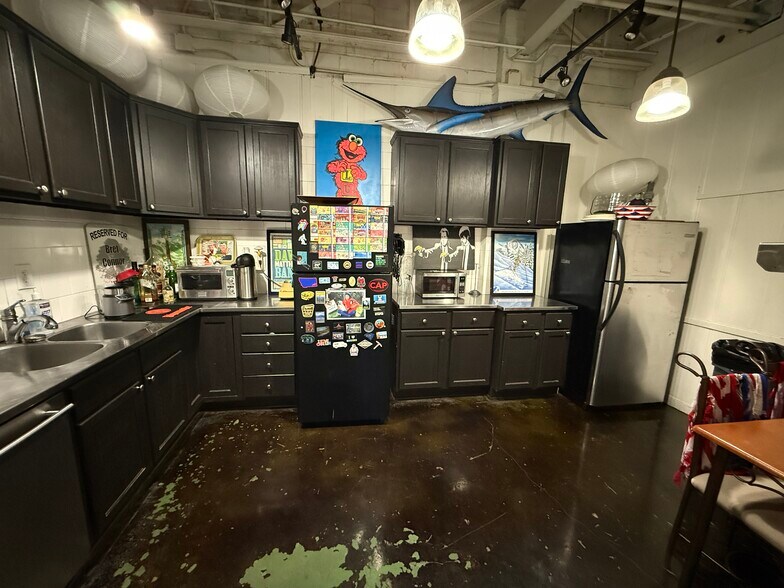 More Photos Of 3029 3rd Ave S, Birmingham Showroom For Sale