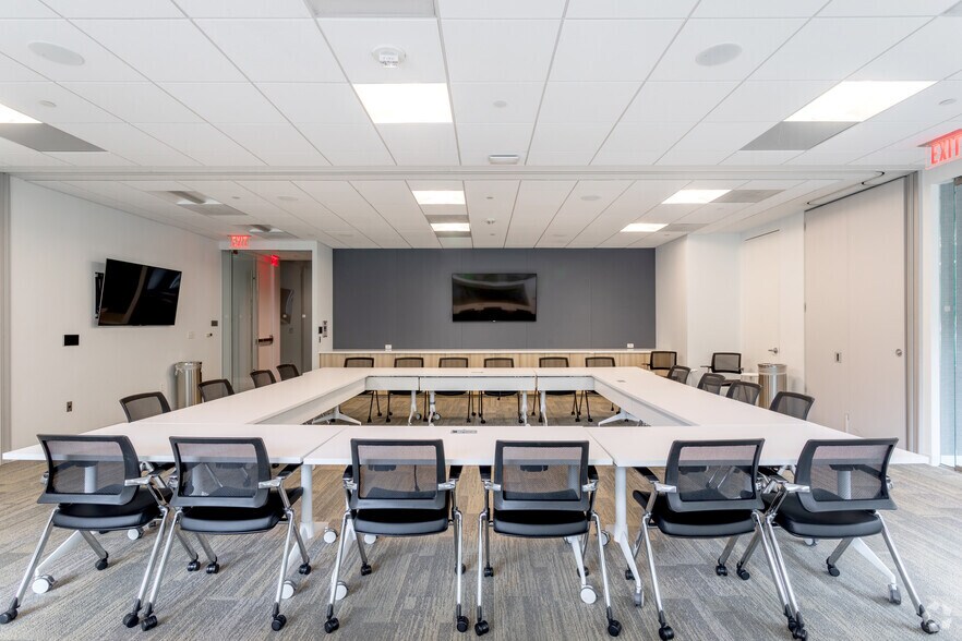 More Photos Of 1919-1921 Gallows Rd, Vienna Unknown For Sale