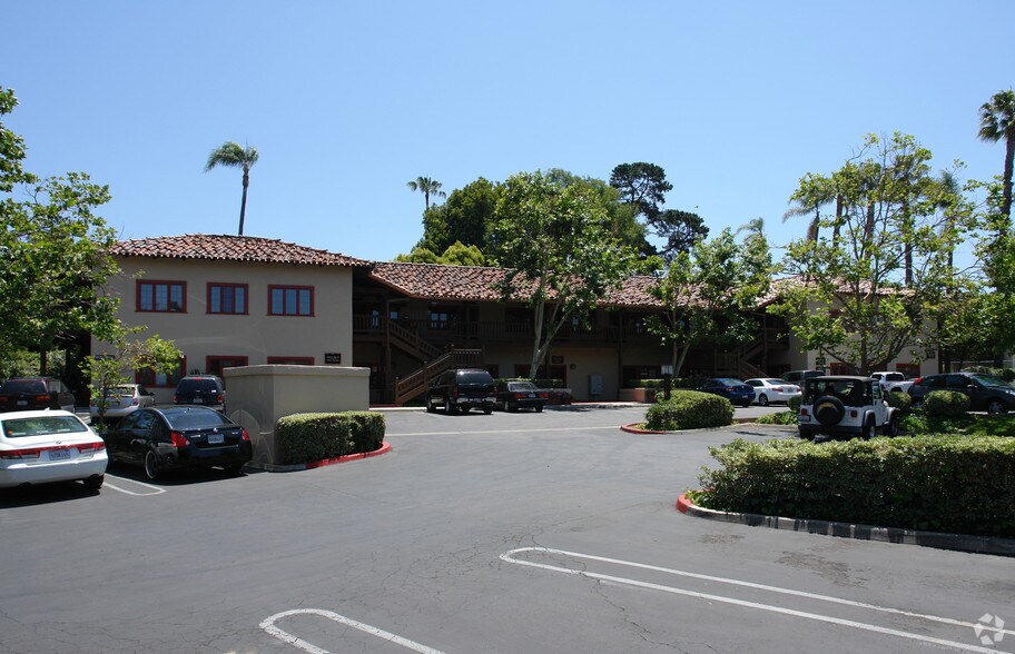 More Photos Of 122 Civic Center Dr, Vista Office For Sale