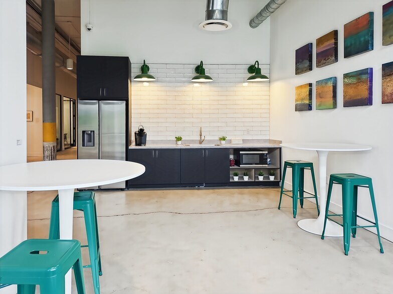 More Photos Of 1505 Dennis St, Jacksonville Coworking Space