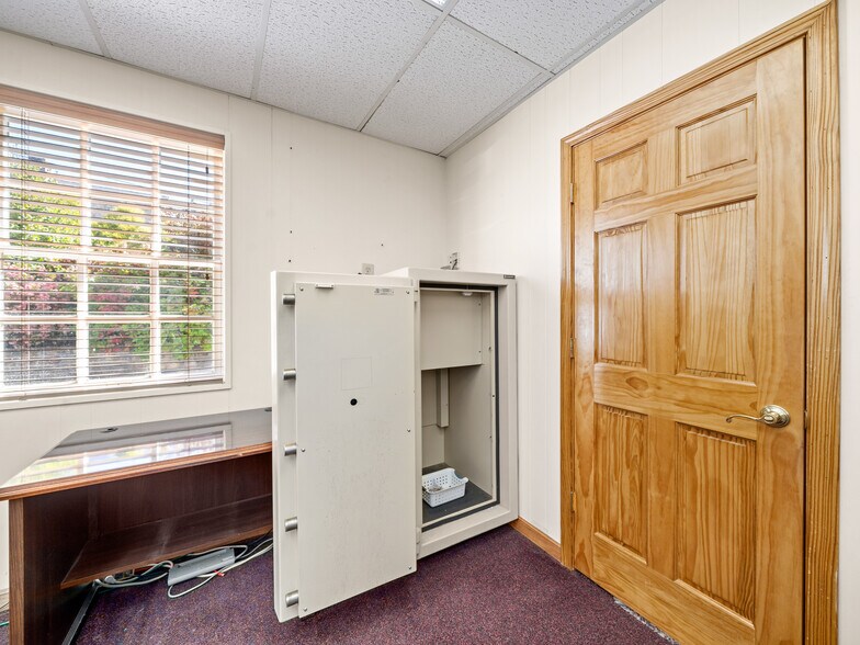 More Photos Of 108 E Main St, Saluda Bank For Sale