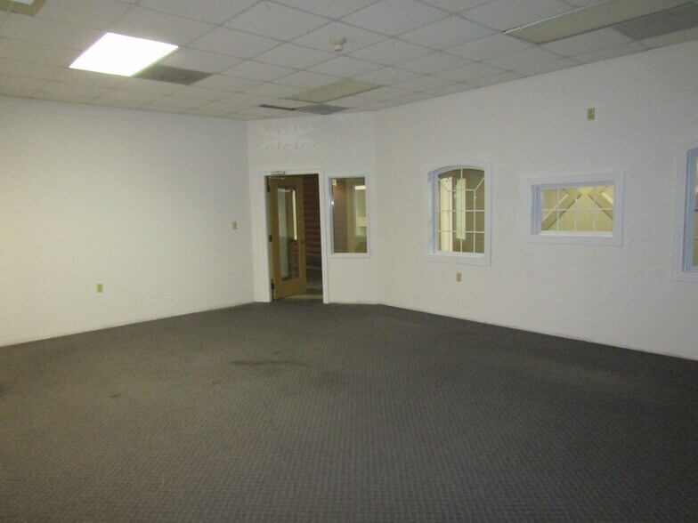 More Photos Of 131 W Main St, New Iberia Storefront For Lease