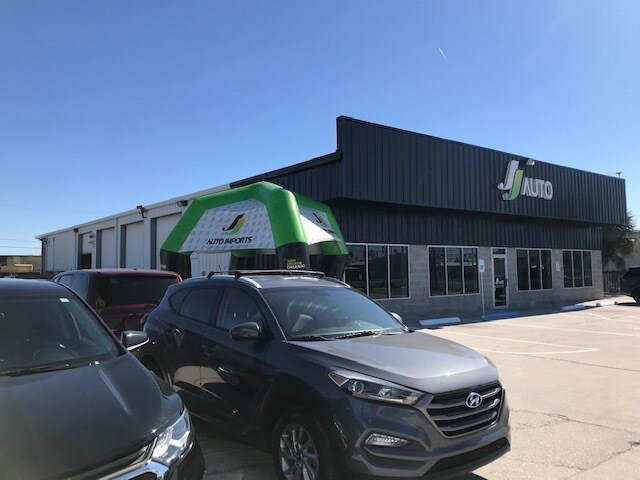 More Photos Of 3165 N John Young Pky, Orlando Showroom For Lease