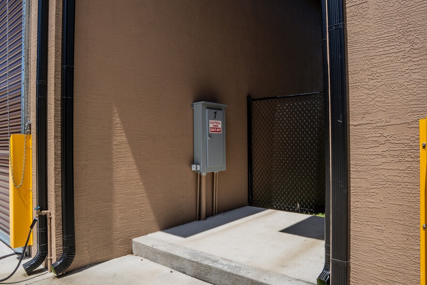 More Photos Of 1245 Canal St, New Smyrna Beach Self Storage For Lease