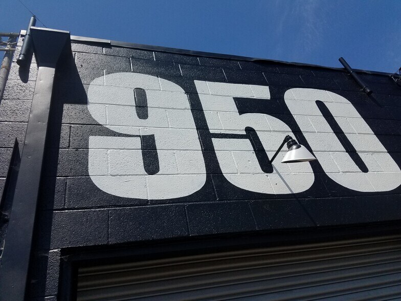 Primary Photo Of 950 54th St, Oakland Warehouse For Lease