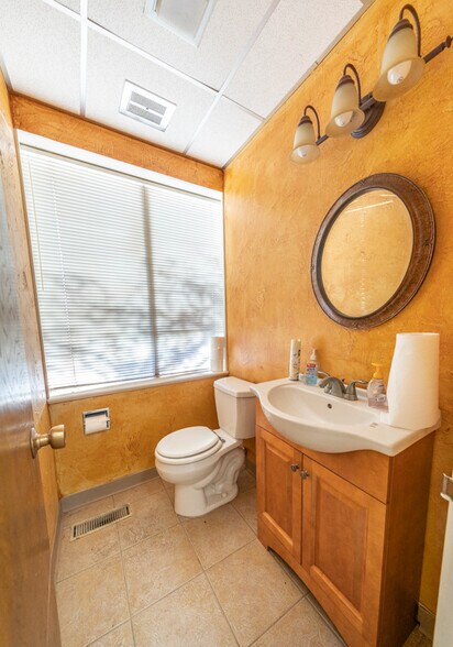 More Photos Of 5 Briercroft Office Park, Lubbock Office For Sale