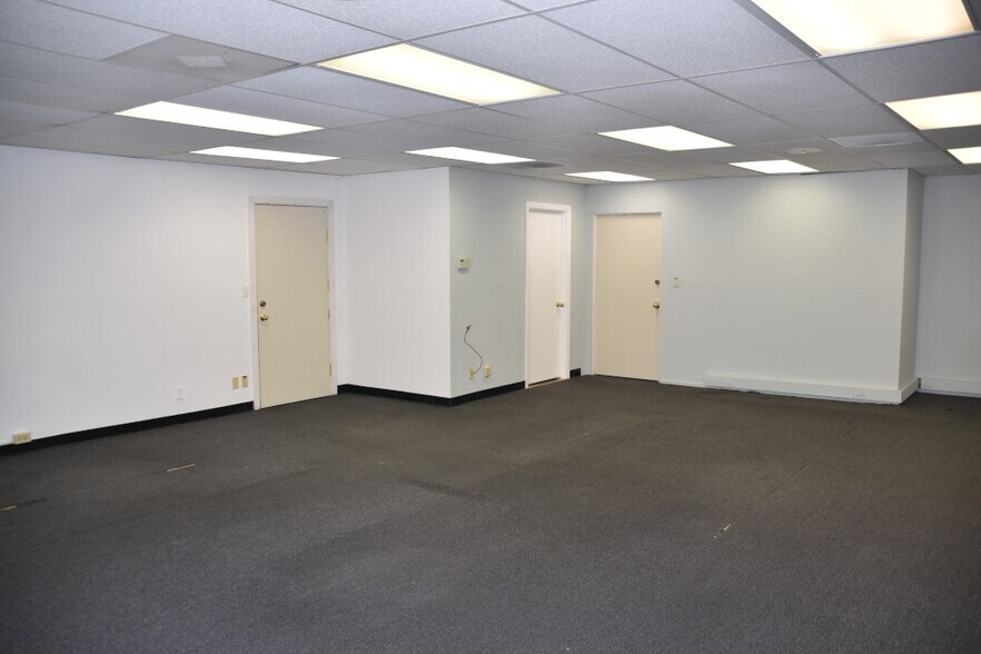 More Photos Of 5115 Douglas Fir Rd, Calabasas Warehouse For Lease