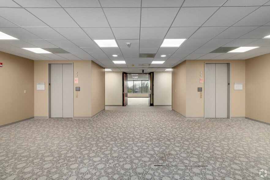 More Photos Of 9144 Arrowpoint Blvd, Charlotte Office For Sale